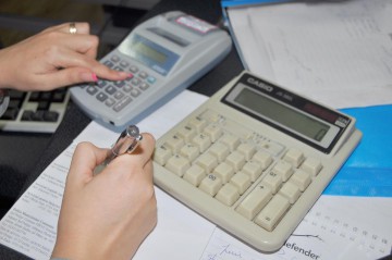 Cinci bărbaţi au fost trimişi în judecată pentru evaziune fiscală: preluau societăţi şi declarau sedii sociale fictive